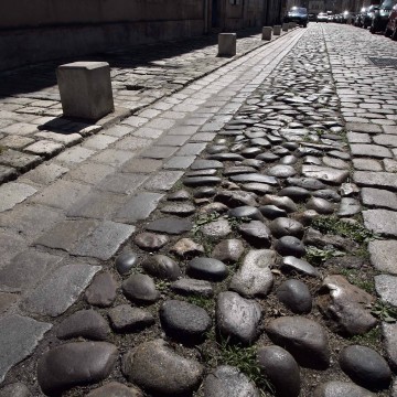 des pavés dans la rue de l'escale