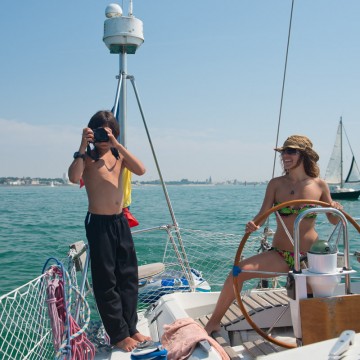 Famille sur un bateau