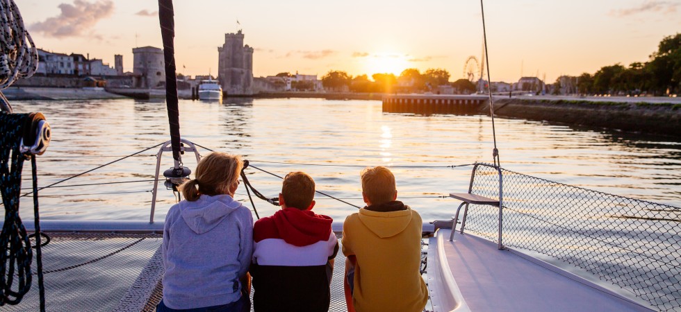 Vue du Port de La Rochelle sur un voilier