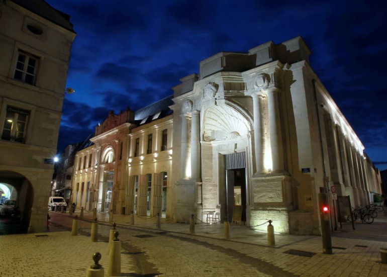 LA COURSIVE LA COURSIVE