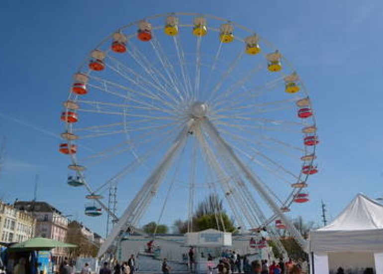 LA GRANDE ROUE LA GRANDE ROUE