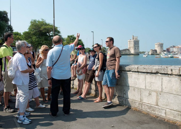 VISITE GUIDÉE : LA ROCHELLE SE DÉVOILE VISITE GUIDÉE : LA ROCHELLE SE DÉVOILE