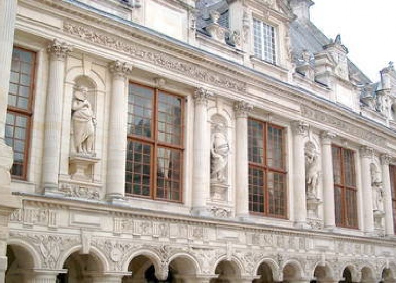 L'HÔTEL DE VILLE L'HÔTEL DE VILLE