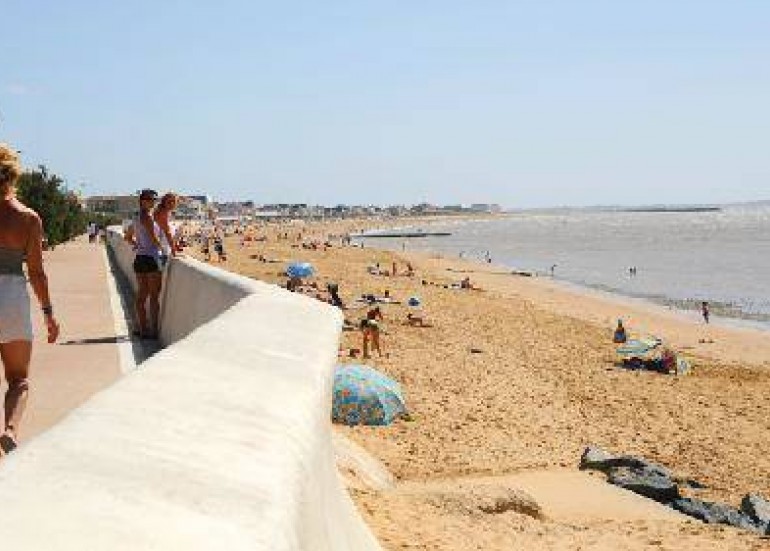 LA PLAGE DE CHATELAILLON LA PLAGE DE CHATELAILLON