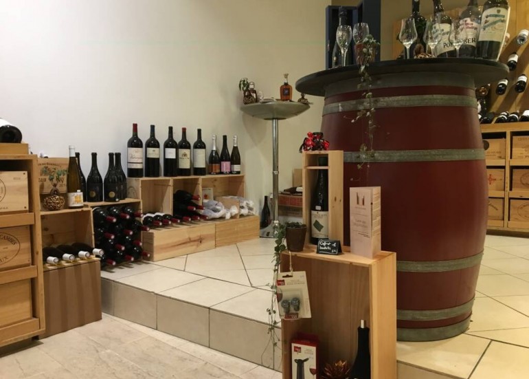 AUX TOURS DES VINS