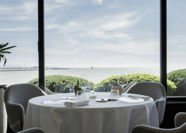 Salle de restaurant Christopher Coutanceau 1