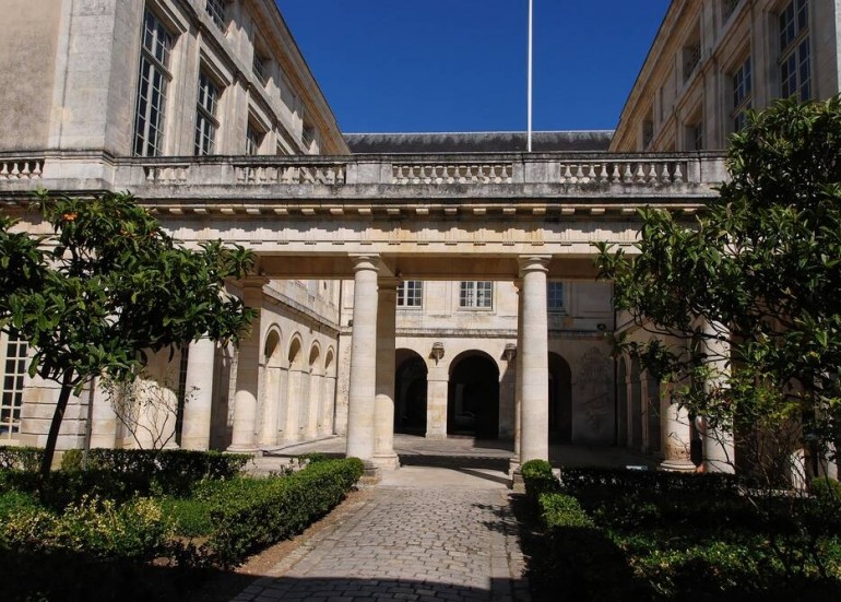 L'Hôtel de la Bourse L'Hôtel de la Bourse
