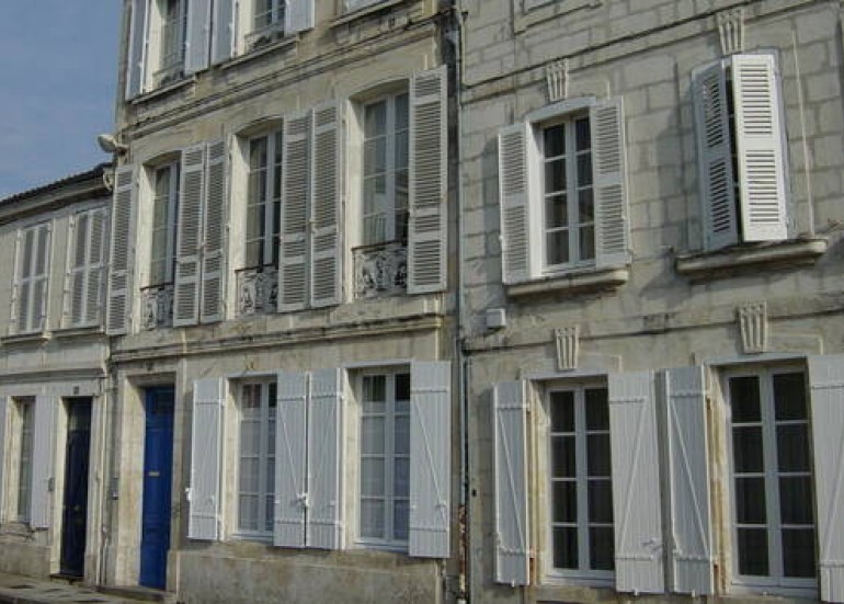 FACADE RUE