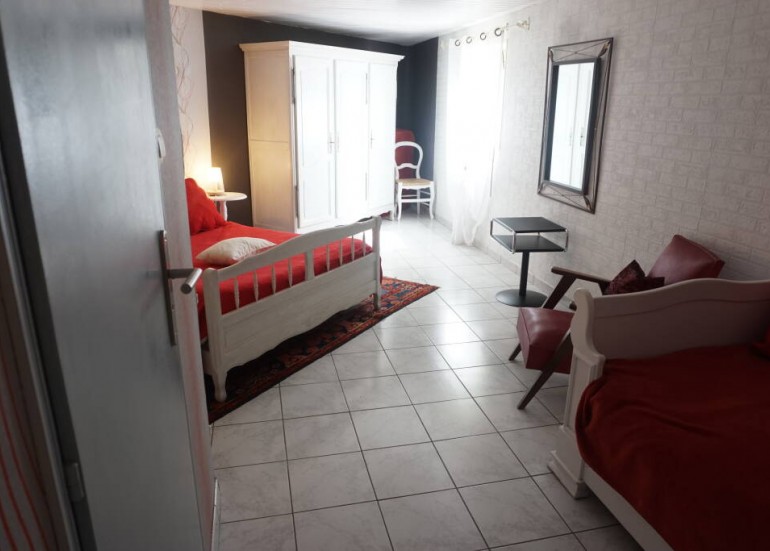 Chambre rouge vue 2 - Les Roches des Sables