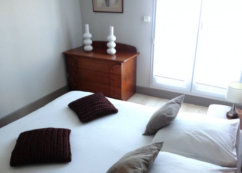 Chambre avec rangements