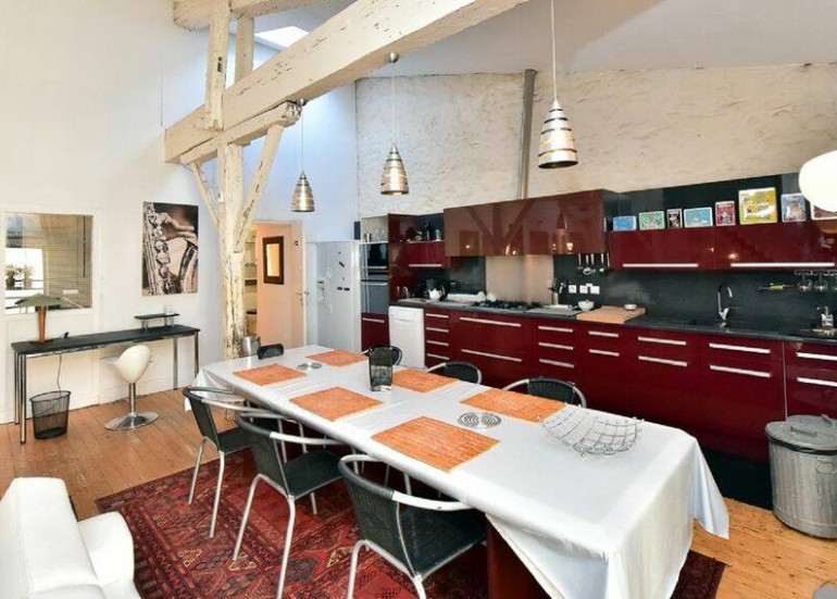 vue sur l'espace cuisine et repas