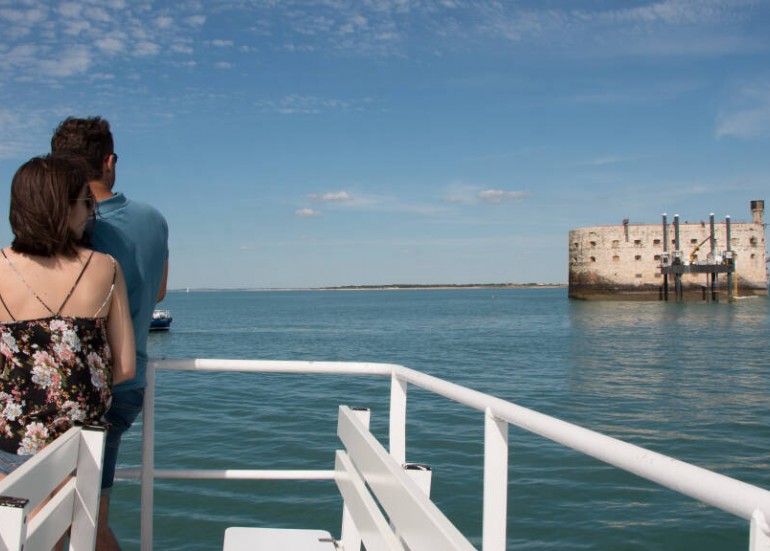 Promenade en mer avec tour de Fort Boyard commenté Promenade en mer avec tour de Fort Boyard commenté