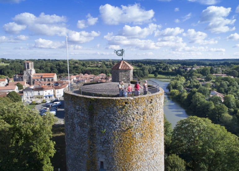 Tour Mélusine Vouvant