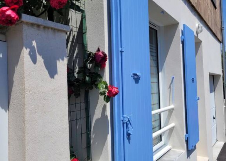Maison 3 personnes - Bleu et bois