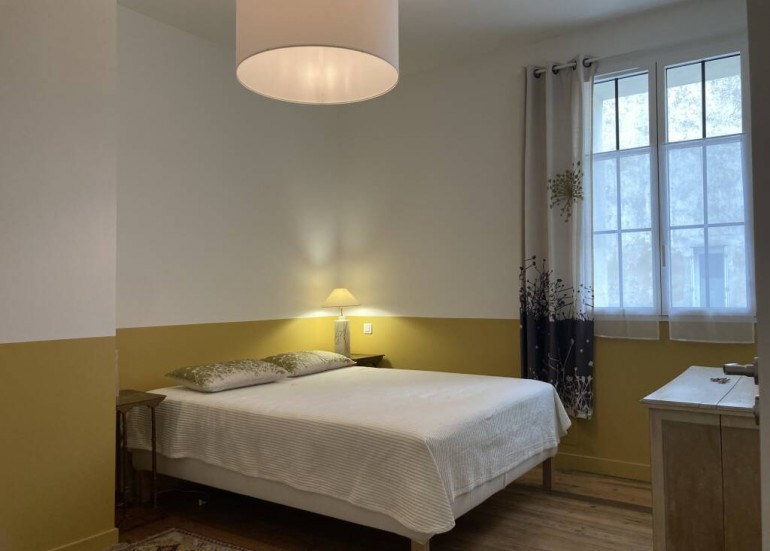 Une chambre au rez-de-chaussée