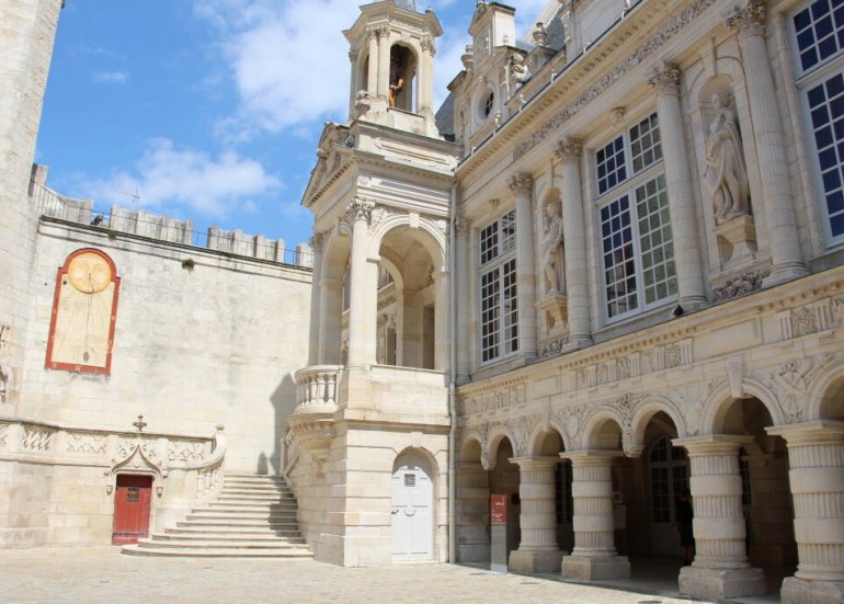 L'hôtel de ville huit siècles d'histoire (groupes)_La Rochelle