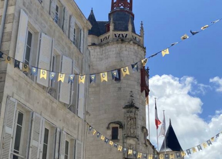 L'hôtel de ville huit siècles d'histoire (groupes)_La Rochelle