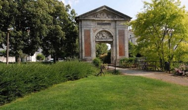 JARDIN DE LA PORTE DAUPHINE JARDIN DE LA PORTE DAUPHINE