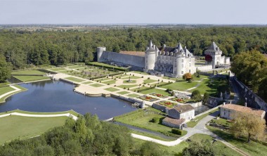 CHATEAU DE LA ROCHE COURBON CHATEAU DE LA ROCHE COURBON