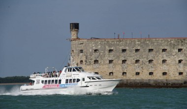 LIAISON MARITIME LA ROCHELLE - ILE D'OLERON LIAISON MARITIME LA ROCHELLE - ILE D'OLERON