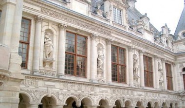 L'HÔTEL DE VILLE L'HÔTEL DE VILLE