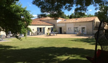 Chambre d'hôtes 14 personnes - la Fompatoise Cour intérieure