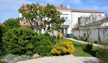 Chambre d'hôtes 8 personnes - Les 3 Tilleuls Accueil jardin