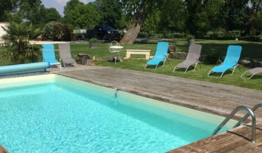 Piscine découverte avec lambris Piscine - La Laiterie de Fontpatour