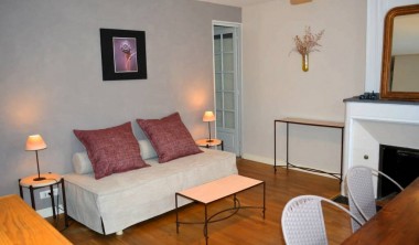 Appartement 4 personnes - Gîtes de la Petite Roche: L'Élégant Canapé-lit 90