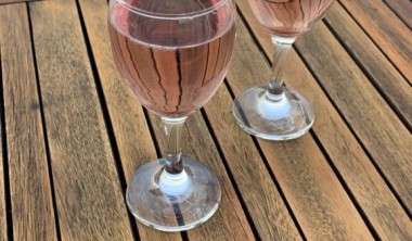 Deux verres de rosé Apéro Catamaran