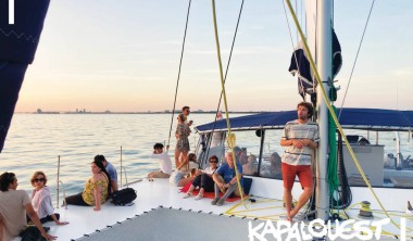 A l'heure de l'apéro à bord de Kapalouest A l'heure de l'apéro à bord de Kapalouest