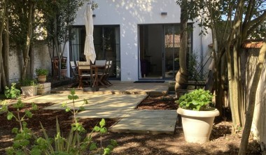 jardin ombragé, terrasse et espace de vie