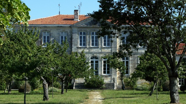 Salles sur mer château