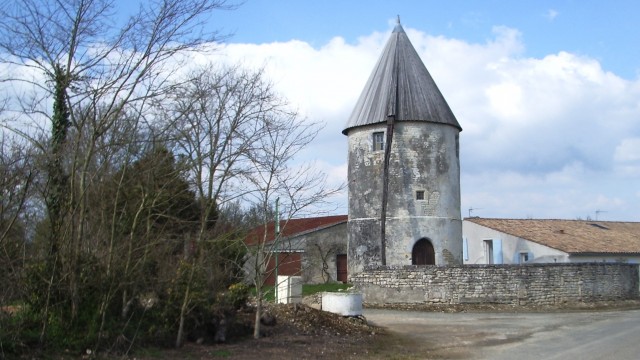 Montroy village