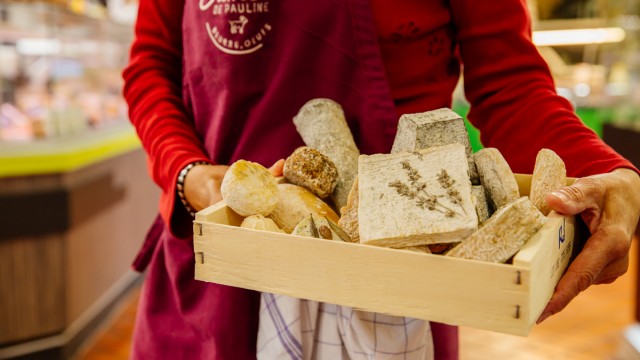 Plateau de fromages au marché
